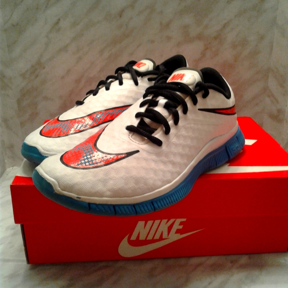 Nike GS Free Hypervenom Skull size 5.5y women's 7/7.5